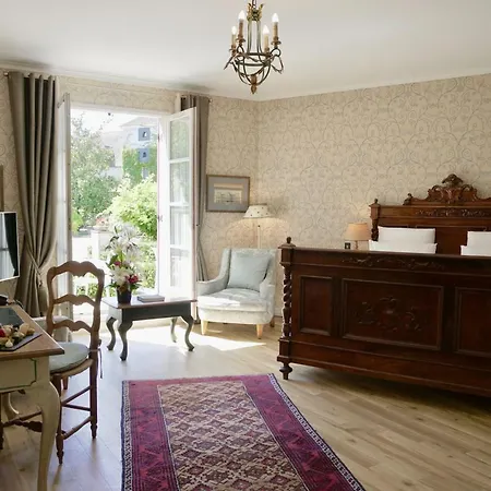 Le Manoir De מלון 4*
